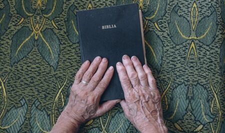 Estudo revela que pessoas que frequentam cultos vivem mais